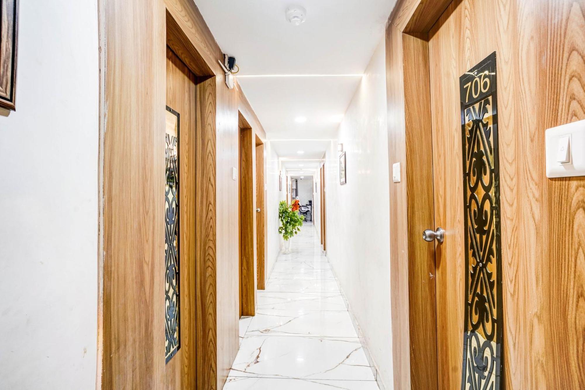 Super Collection O Maninagar Near Railway Station Formerly A1 Residency Ахмедабад Екстериор снимка